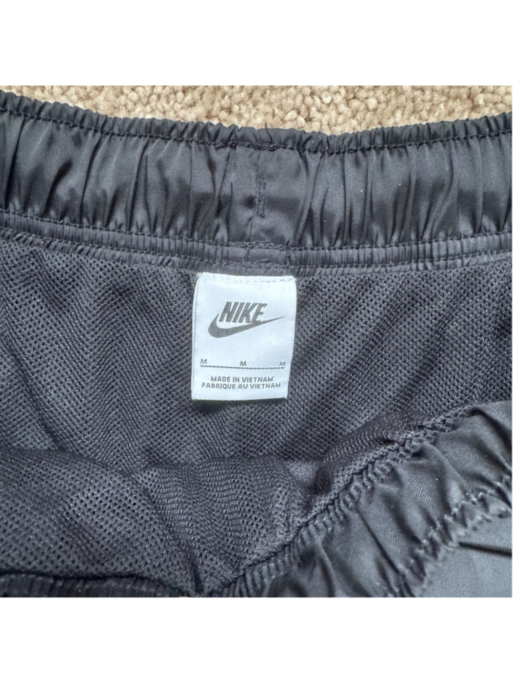Nike Men's Black Shorts Size M Solid Drawstring Elastic Waist Mesh Lined - Picture 2 of 4